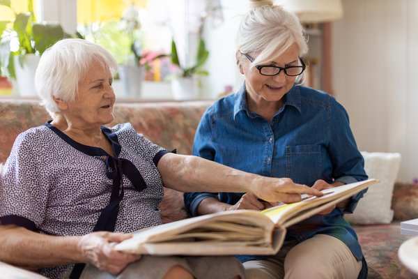 5 Signs Your Loved One Needs Memory Care in Friendswood, TX